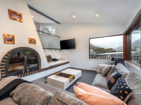 Sashas 7, Thredbo Village